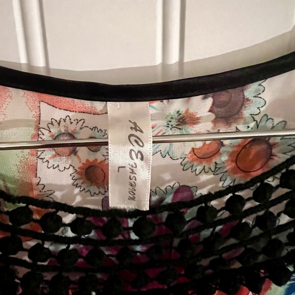 Sheer Floral Tank with Collar Detail size L - Picture 6 of 6